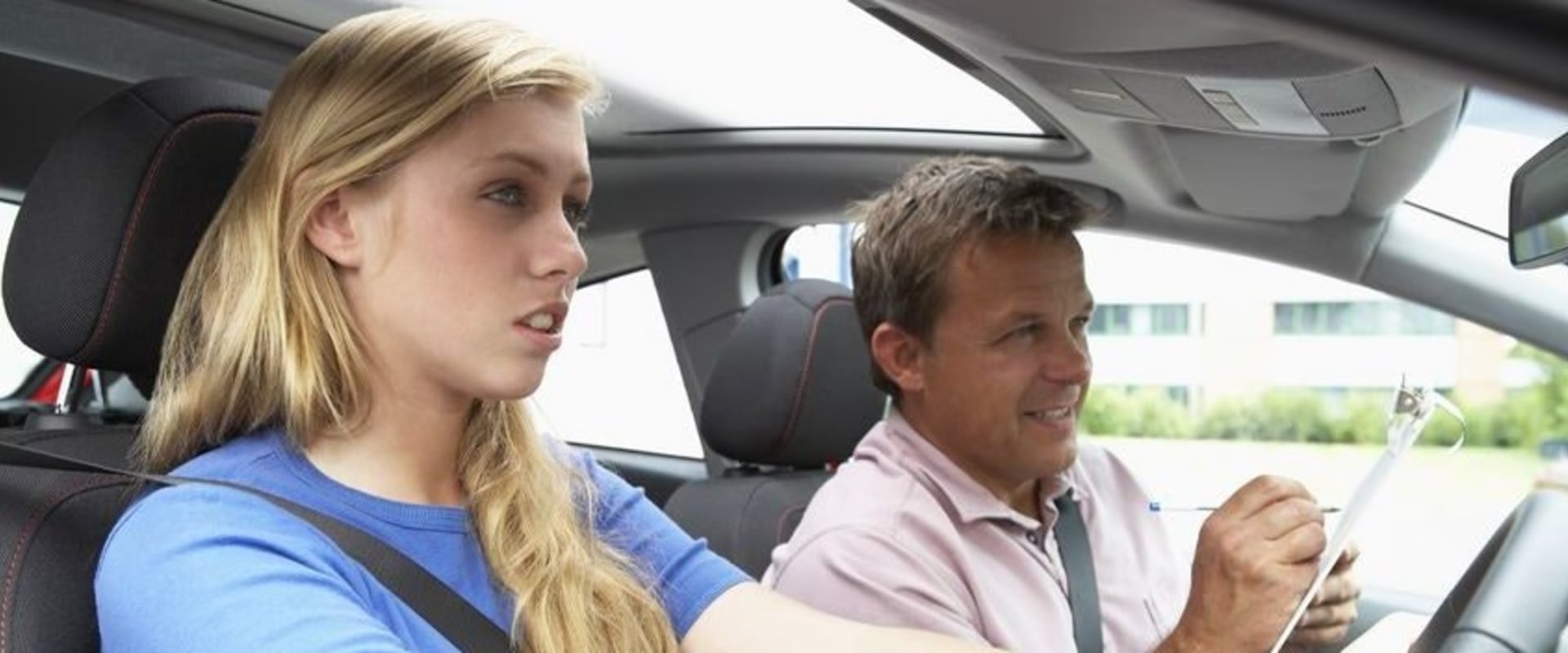 How much should a 1 hour driving lesson cost?